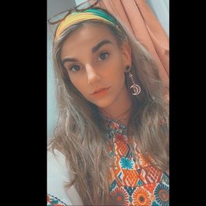 Meet your Posher, Elizabeth